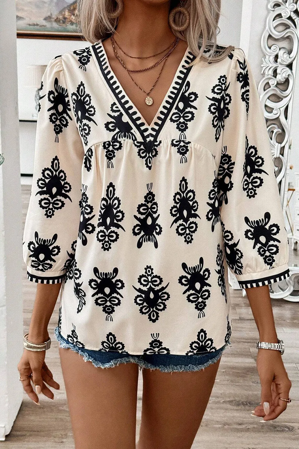Renata | Printed blouse with three quarter sleeves and V-neck - Image 3