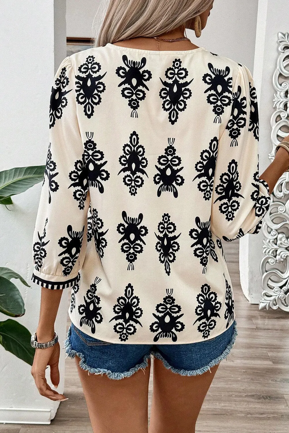 Renata | Printed blouse with three quarter sleeves and V-neck - Image 4