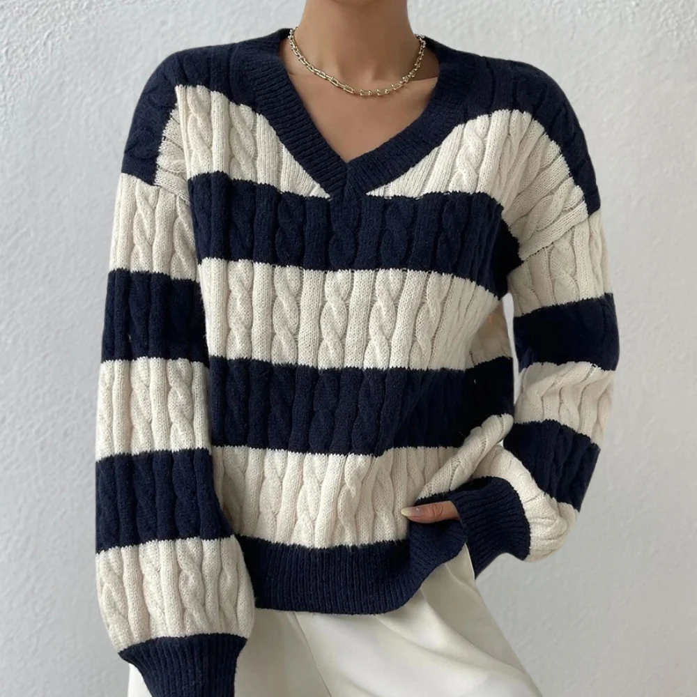 Renata® | Pull rayé elegant col V for femme - Image 2