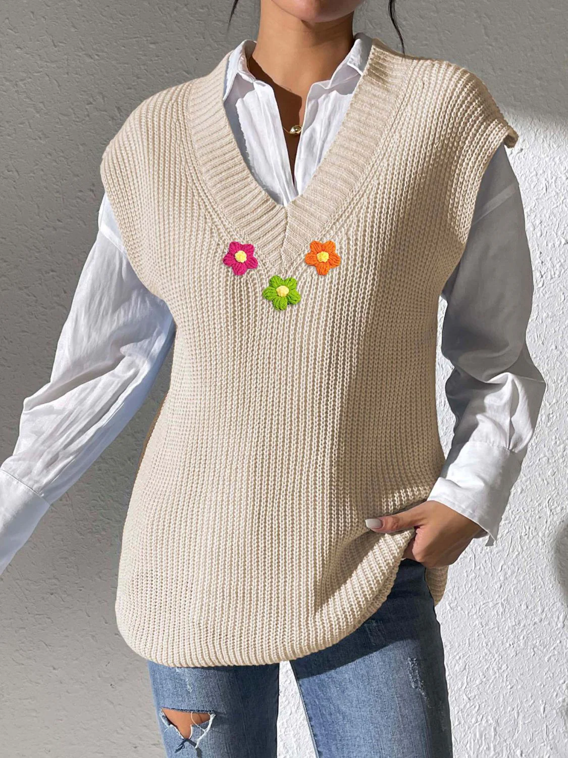 Renata | V-neck floral sweater - Image 7