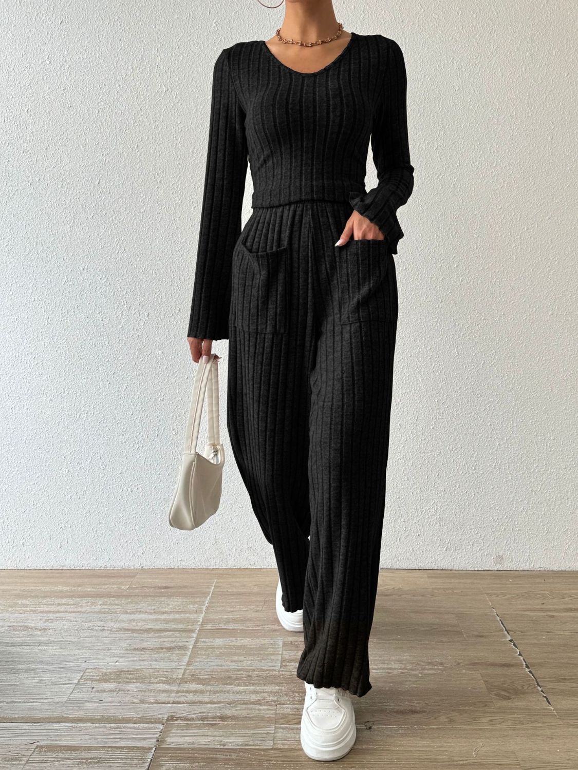 Rocio | Set consisting of a ribbed long-sleeved V-neck shirt and trousers with pockets - Image 11