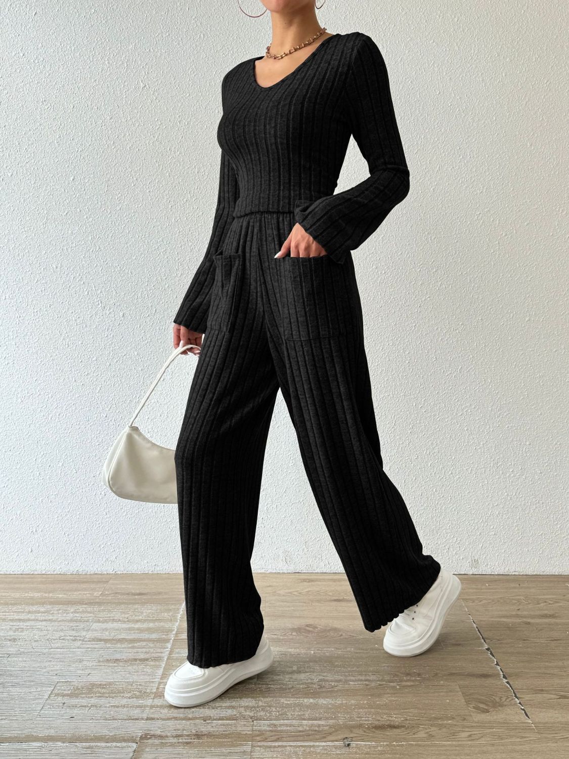 Rocio | Set consisting of a ribbed long-sleeved V-neck shirt and trousers with pockets - Image 12