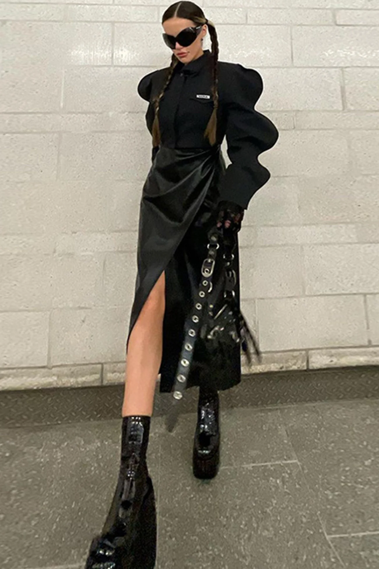 Sandra | Black coat with irregular sleeves and front lapel button - Image 6
