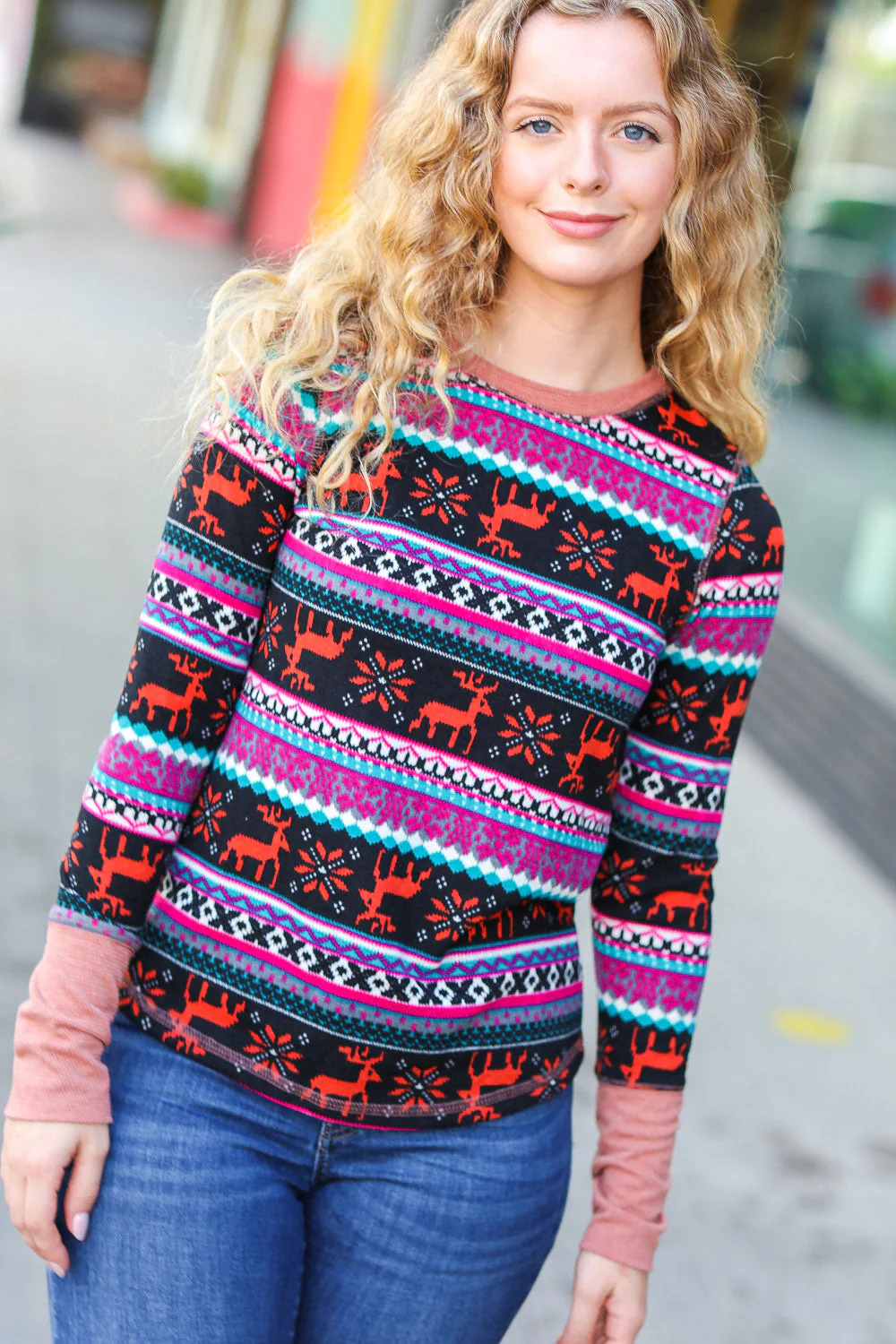 Sara | Christmas-ready thermal top with a reindeer pattern in black and fuchsia