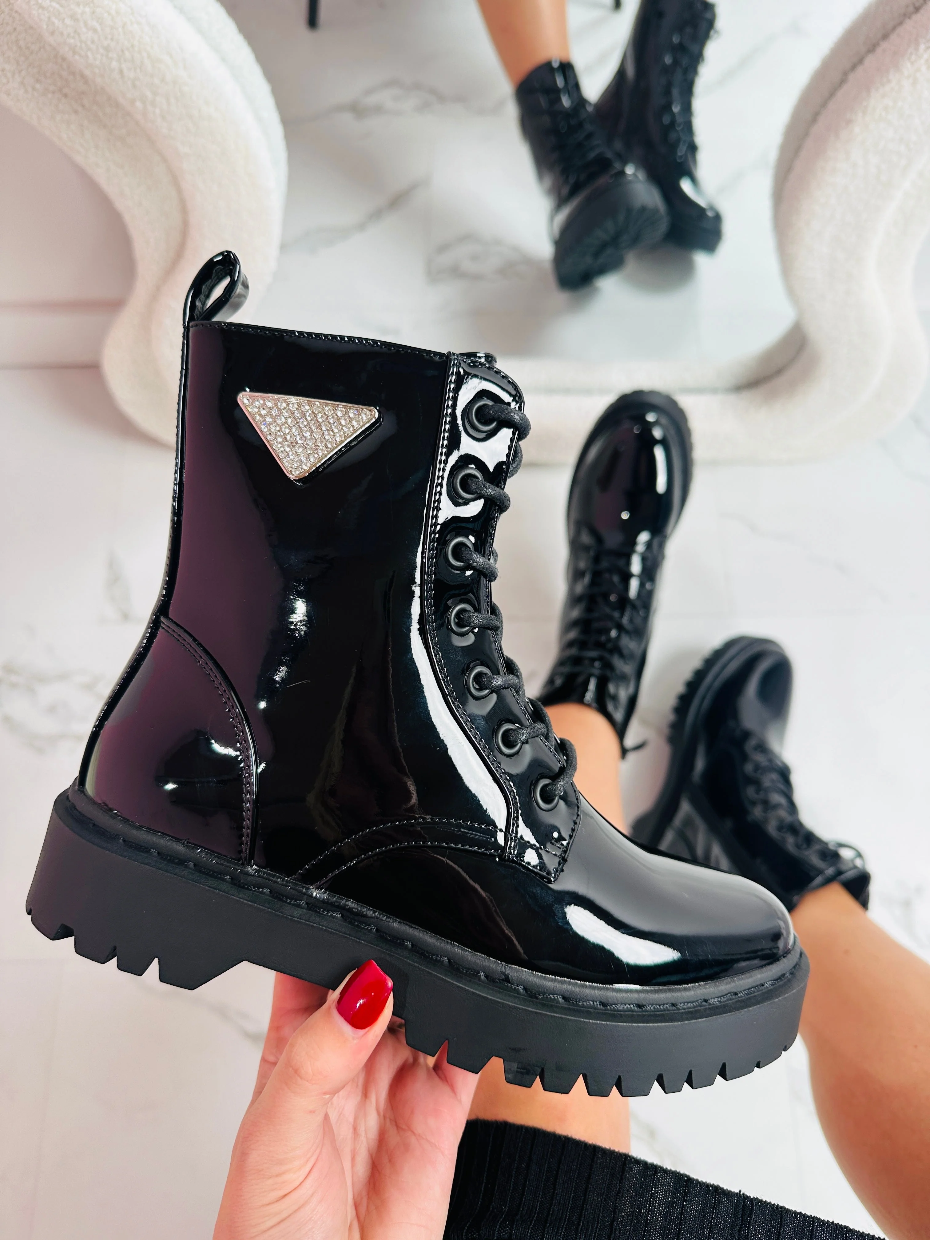 Sonia | Shiny black boots