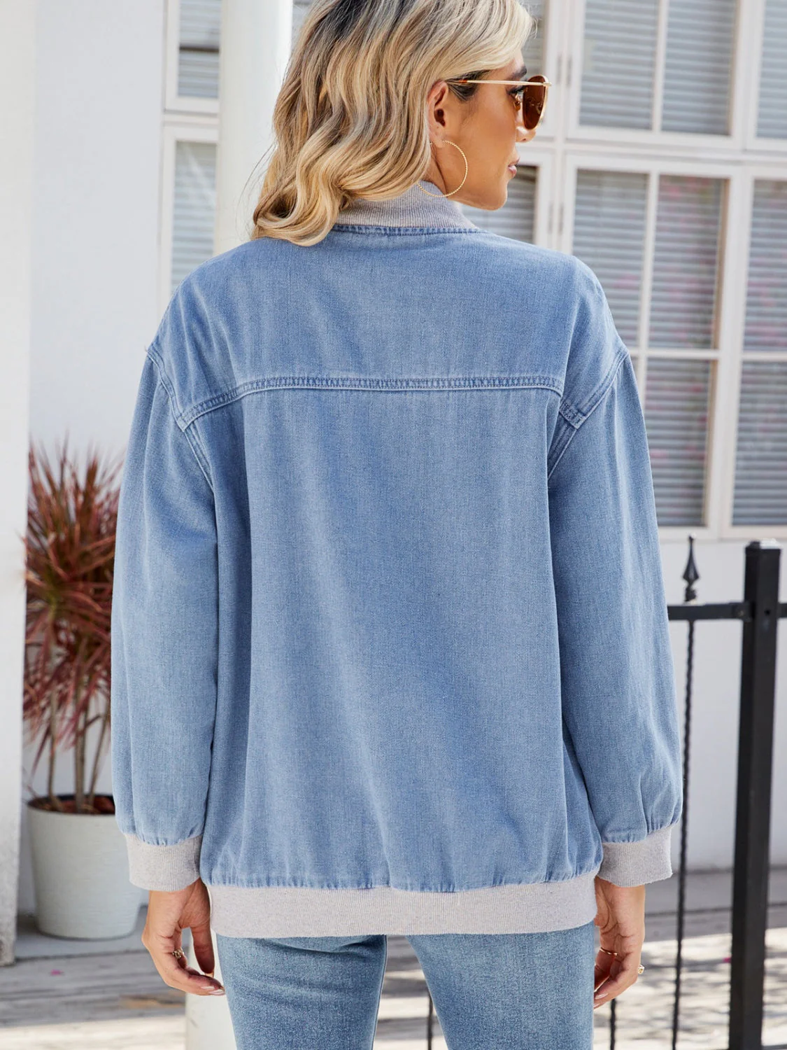 Tabea | Denim jacket with baseball collar and zip and pockets - Image 2