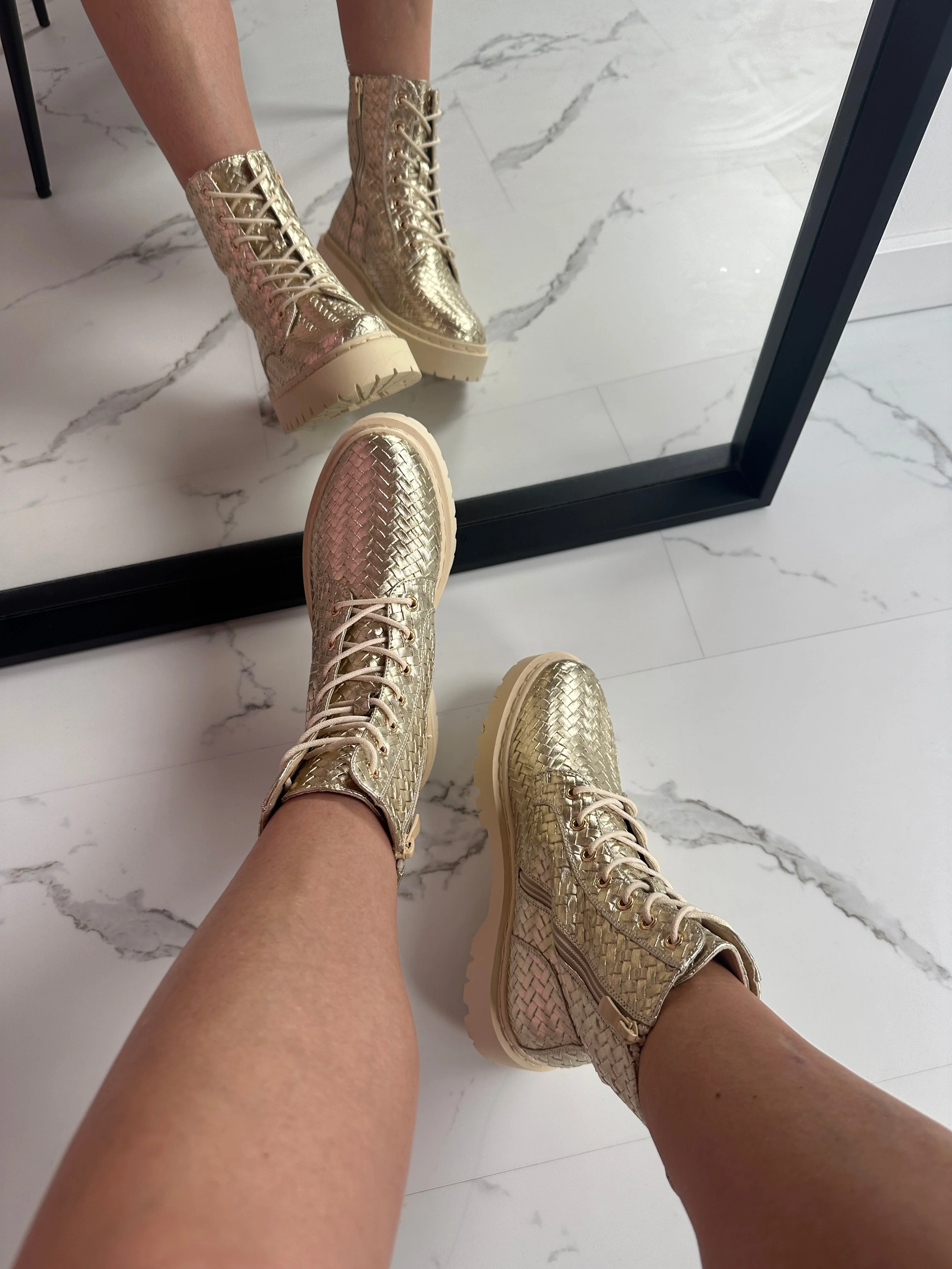 Tamar | golden boots - Image 2