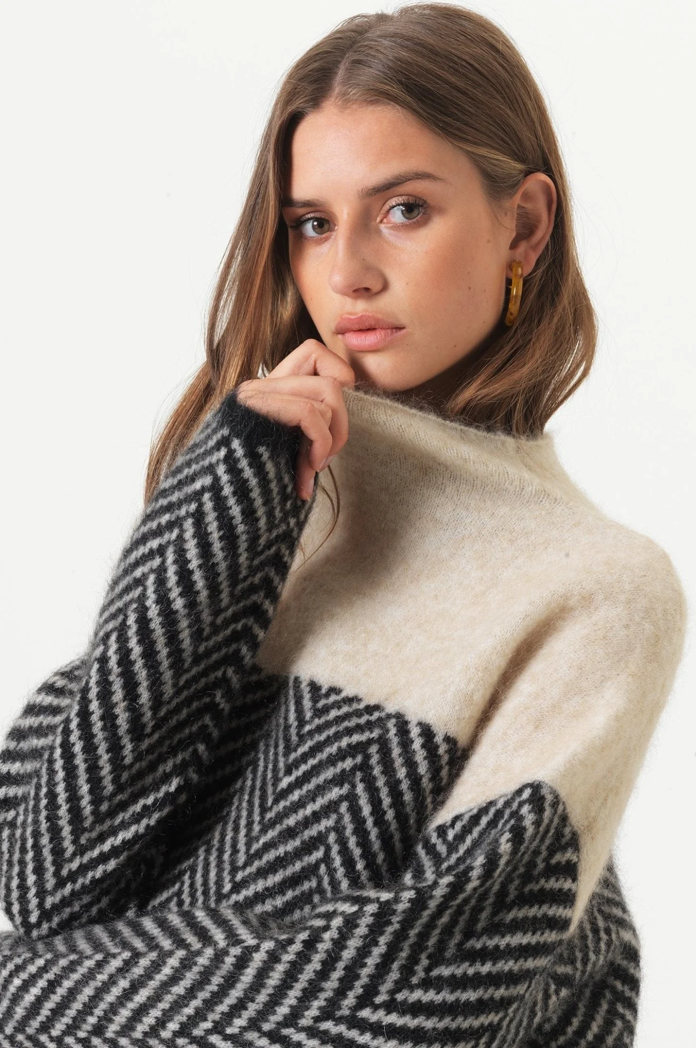 Tamara | Two-tone cotton turtleneck sweater - Image 6