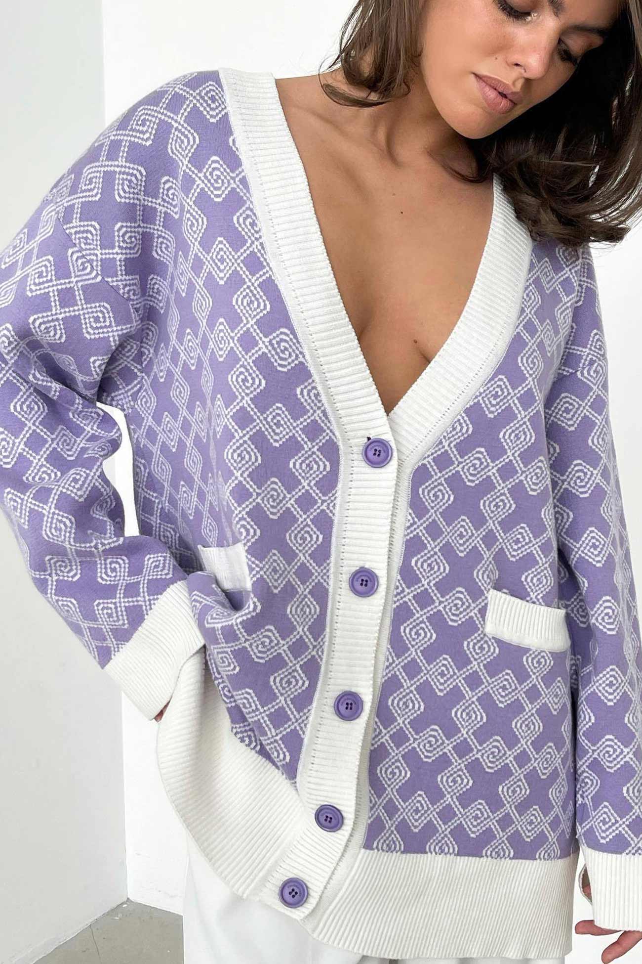 Teresa | Cardigan with a geometric pattern and a V-neck - Image 5