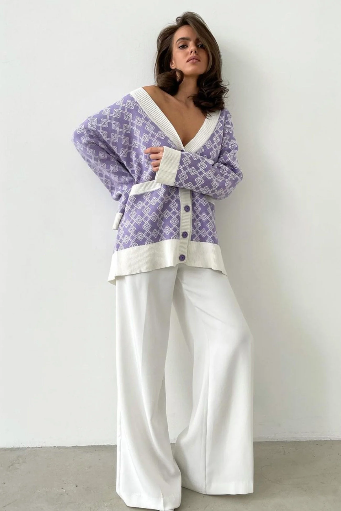 Teresa | Cardigan with a geometric pattern and a V-neck - Image 6