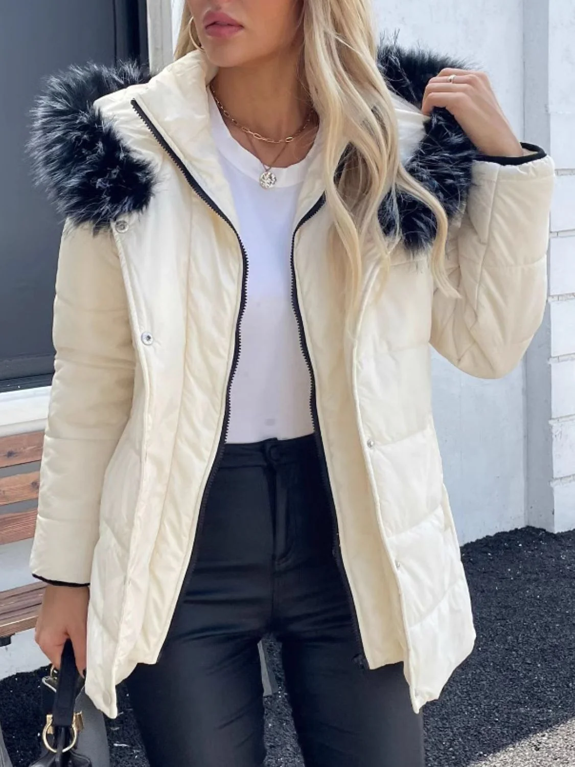 Thalia | Long-sleeved winter coat with hood and zip