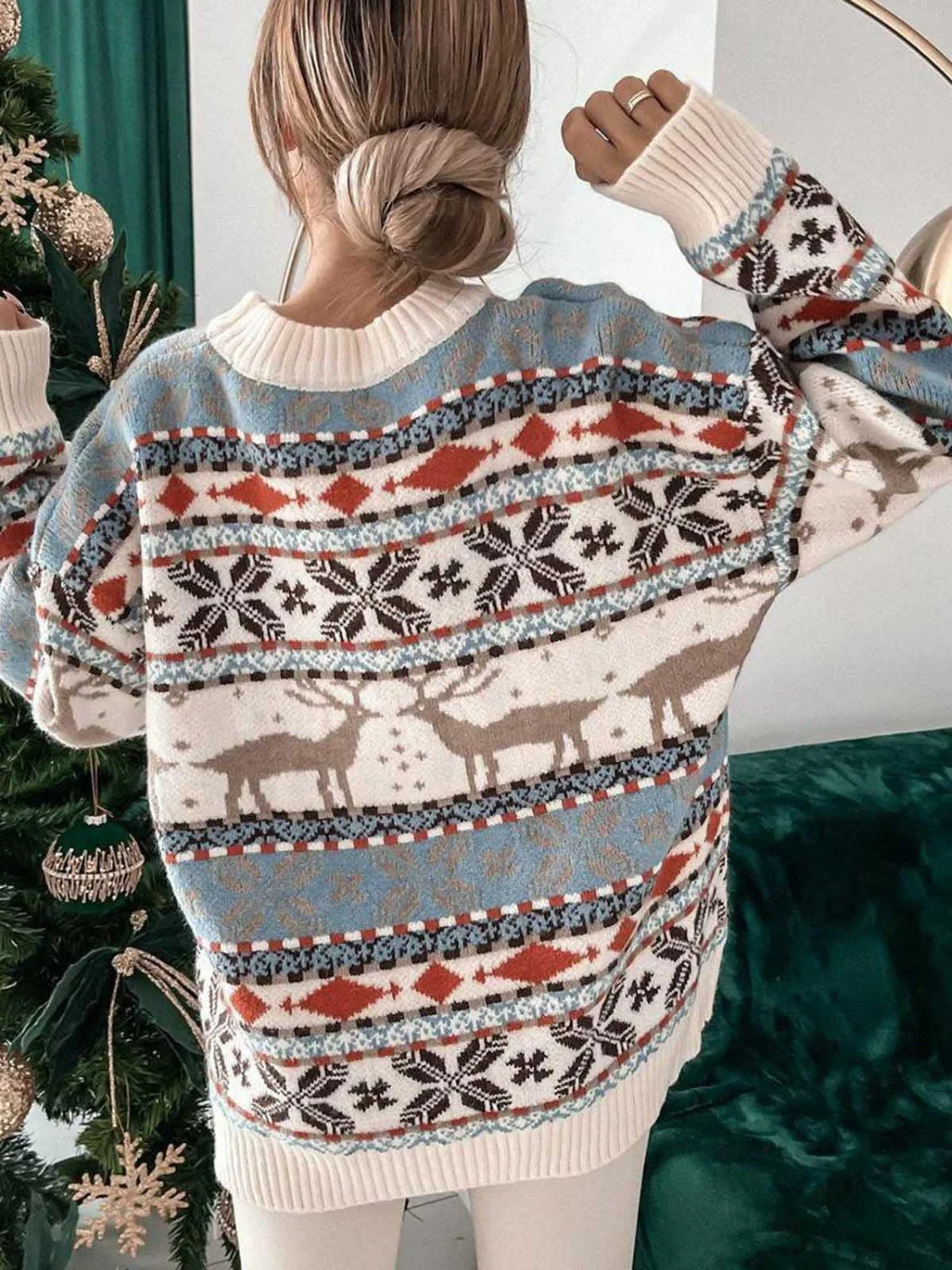 Trinidad | Pullover with a geometric crew neck and dropped shoulders - Image 3