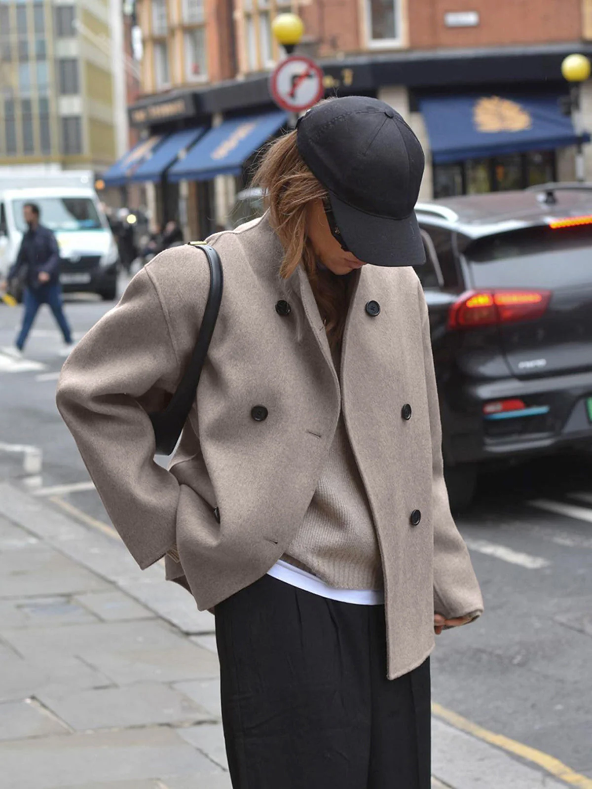 Valeria | Modern oversized coat with buttons - Image 2