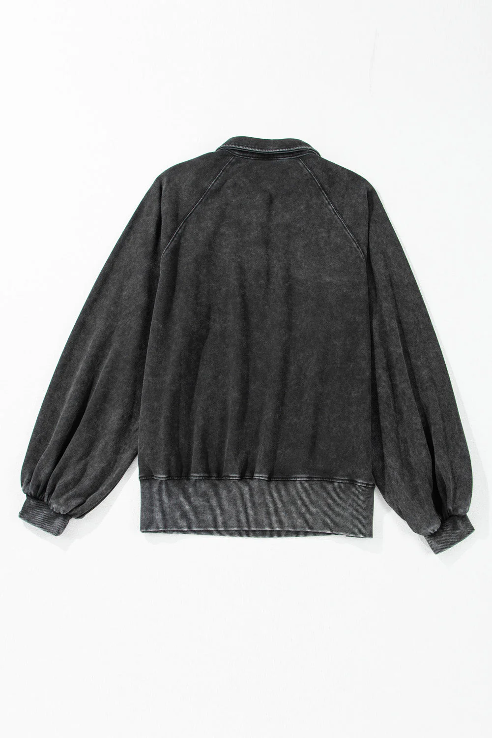 Valeria | Oversized sweatshirt with buttons and balloon sleeves - Image 13