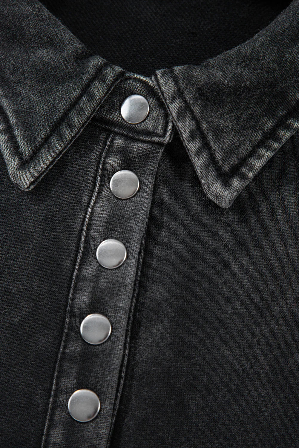 Valeria | Oversized sweatshirt with buttons and balloon sleeves - Image 15