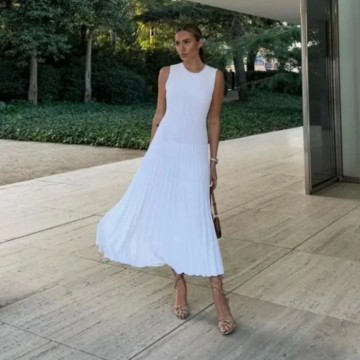 Valeria® | Sleeveless Pleated Maxi Dress - Image 2