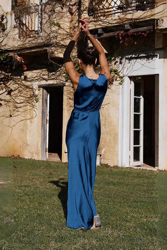 Vanesa® | Deep V-Neck Sleeveless Backless Dress - Image 4