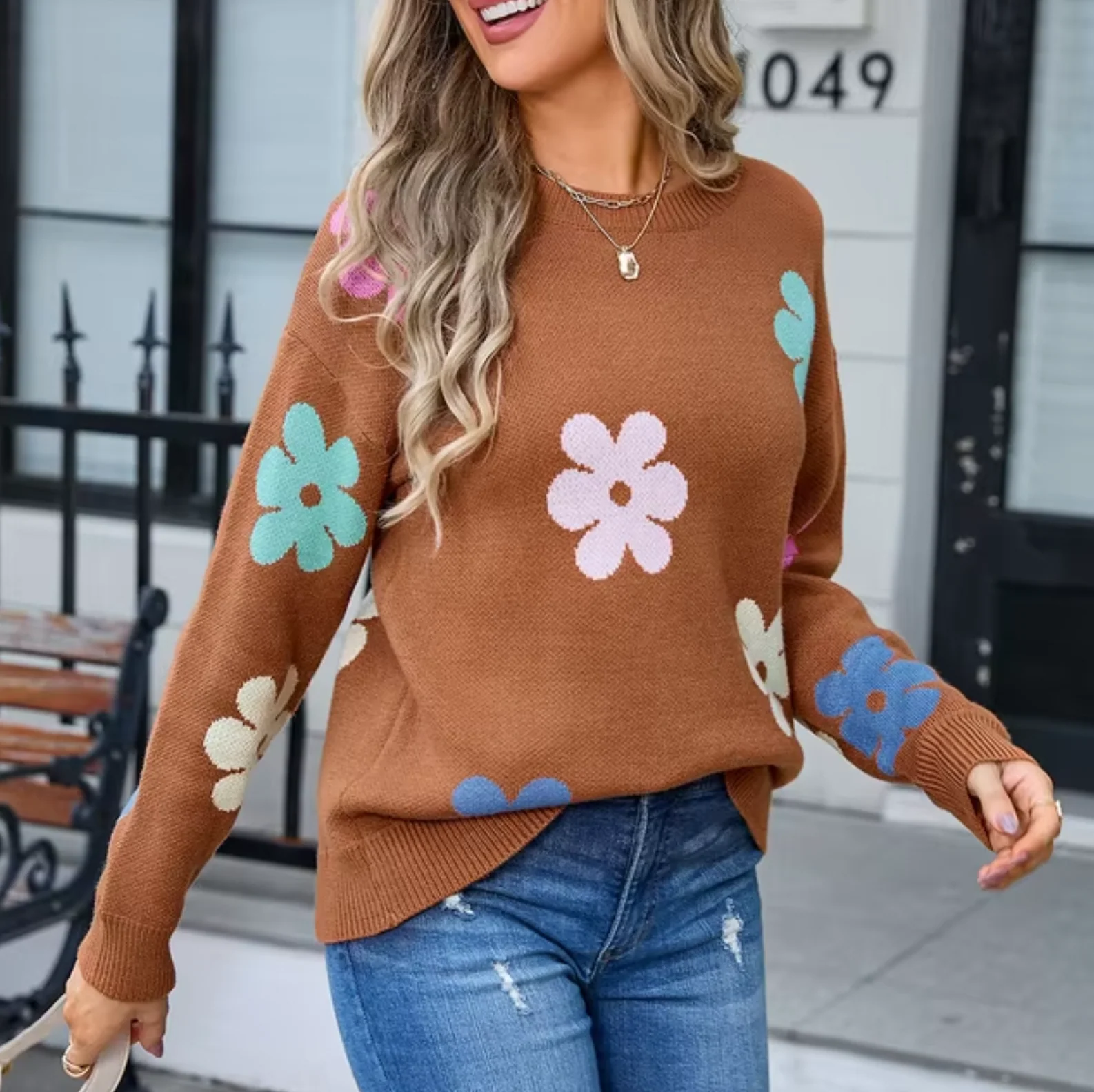 Vanesa | Knitted sweater with a floral pattern - Image 5