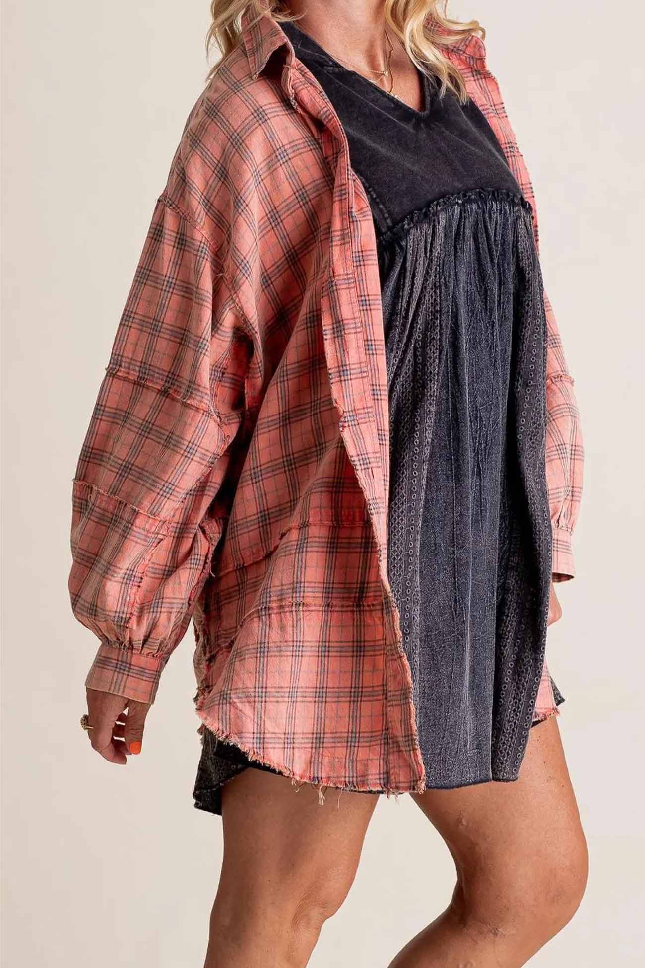 Vanja | Checked blouse with button placket, fringes and slit hem - Image 4