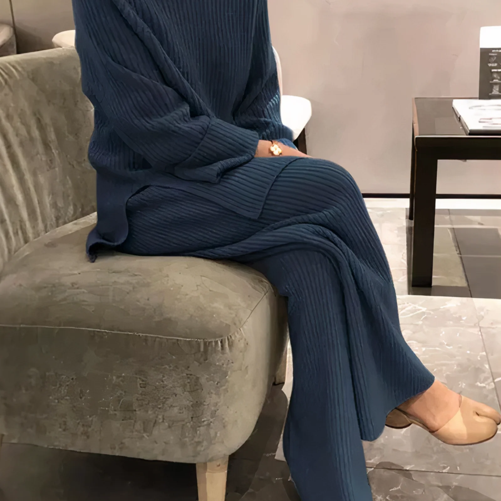 Verónica | Casual set consisting of a knitted sweater and trousers - Image 4
