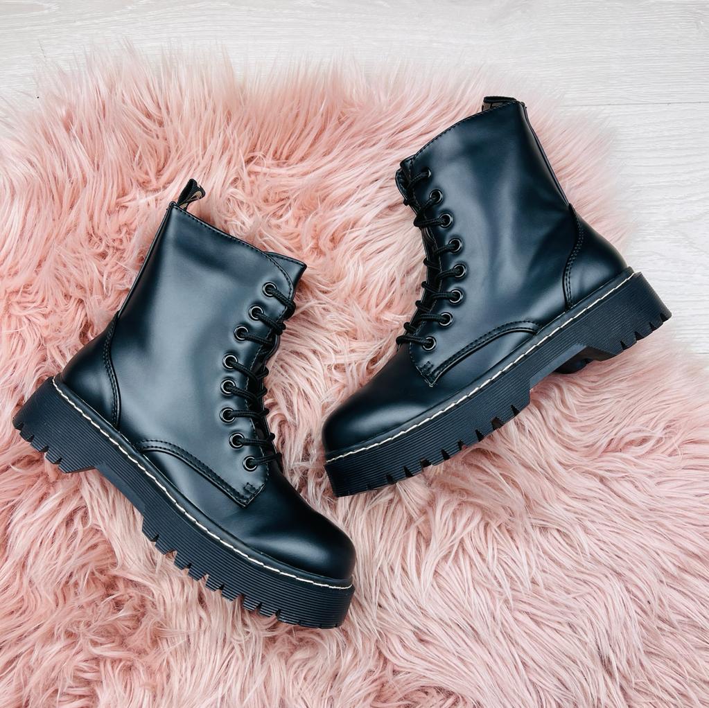 Verónica | Shiny black boots - Image 2