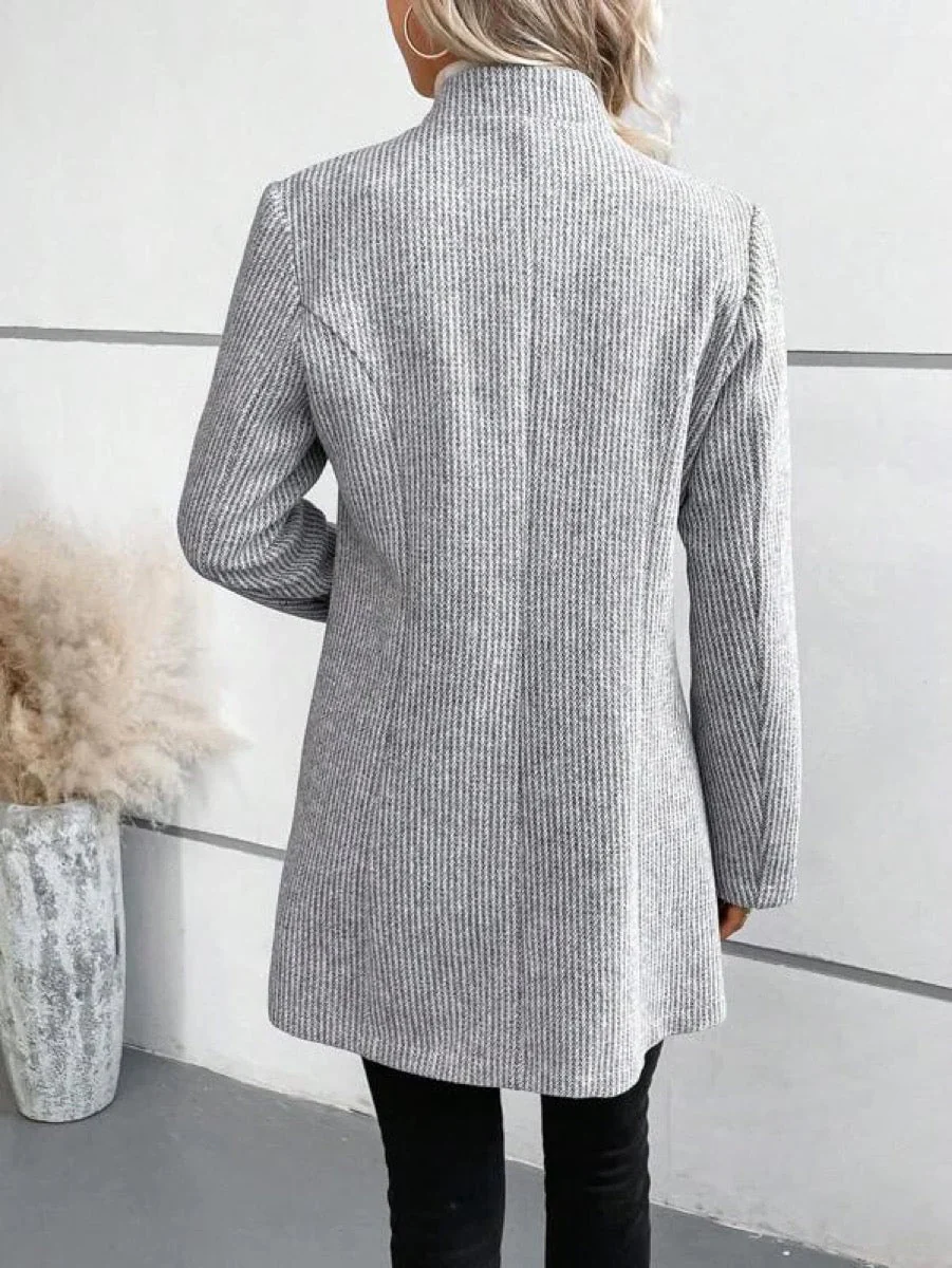 Victoria® | Exterior clothing in gray plain with some lengths and pockets - Image 3