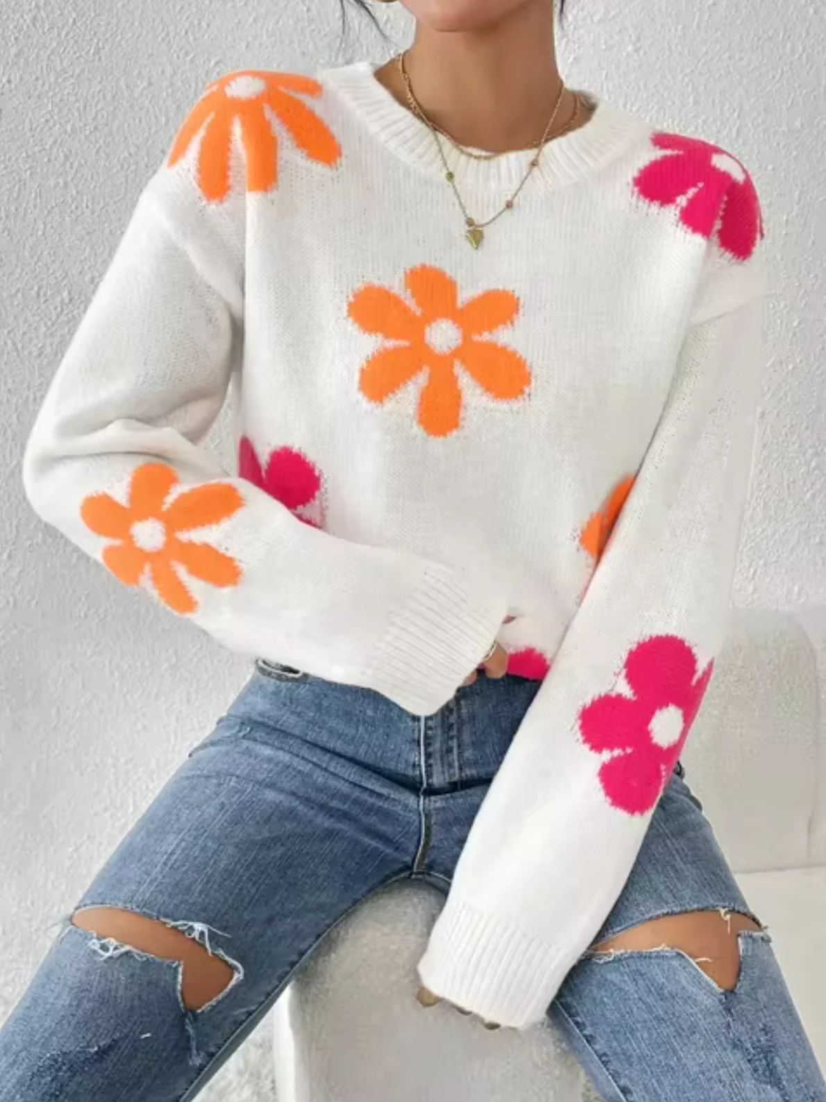 Victoria | Knitted sweater with a floral pattern - Image 2