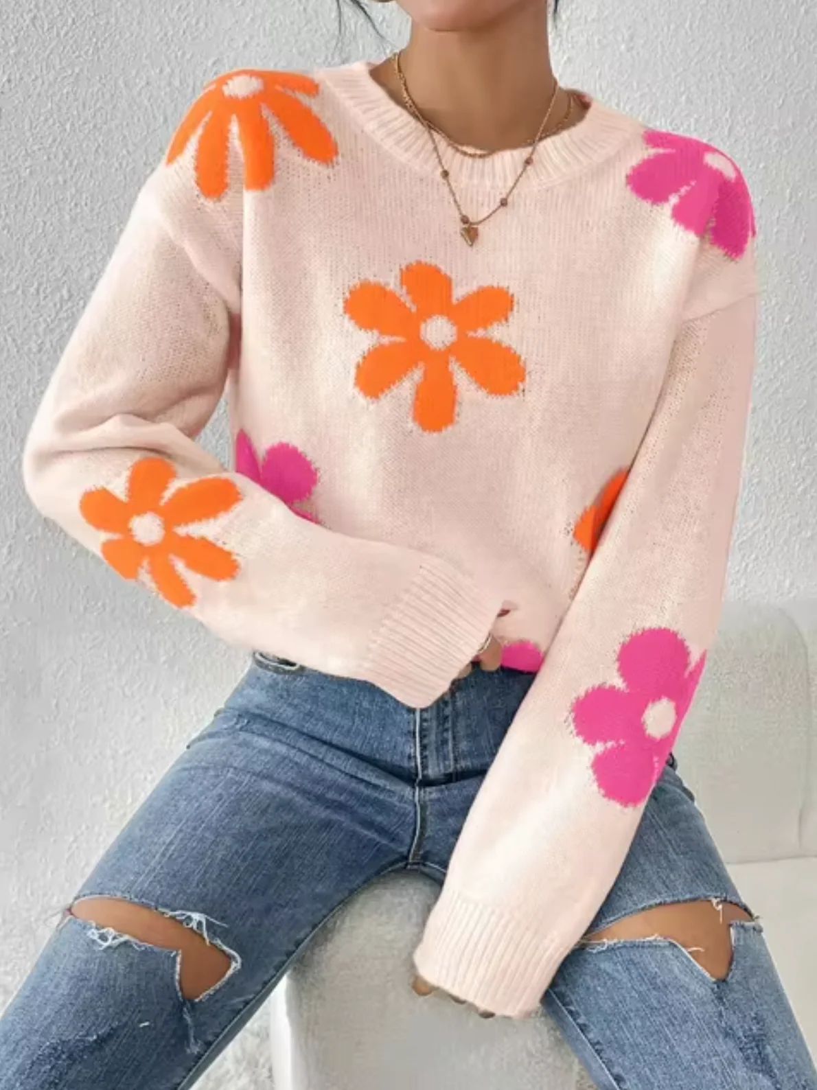 Victoria | Knitted sweater with a floral pattern - Image 6