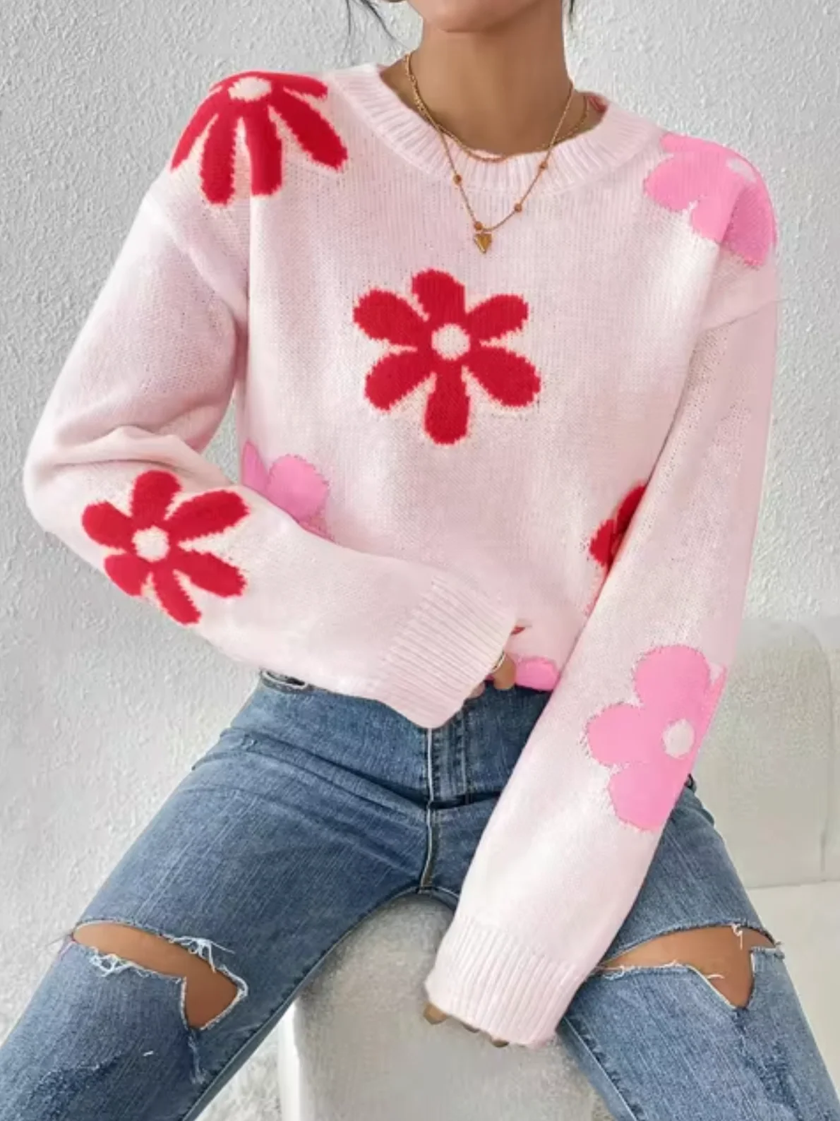 Victoria | Knitted sweater with a floral pattern - Image 7