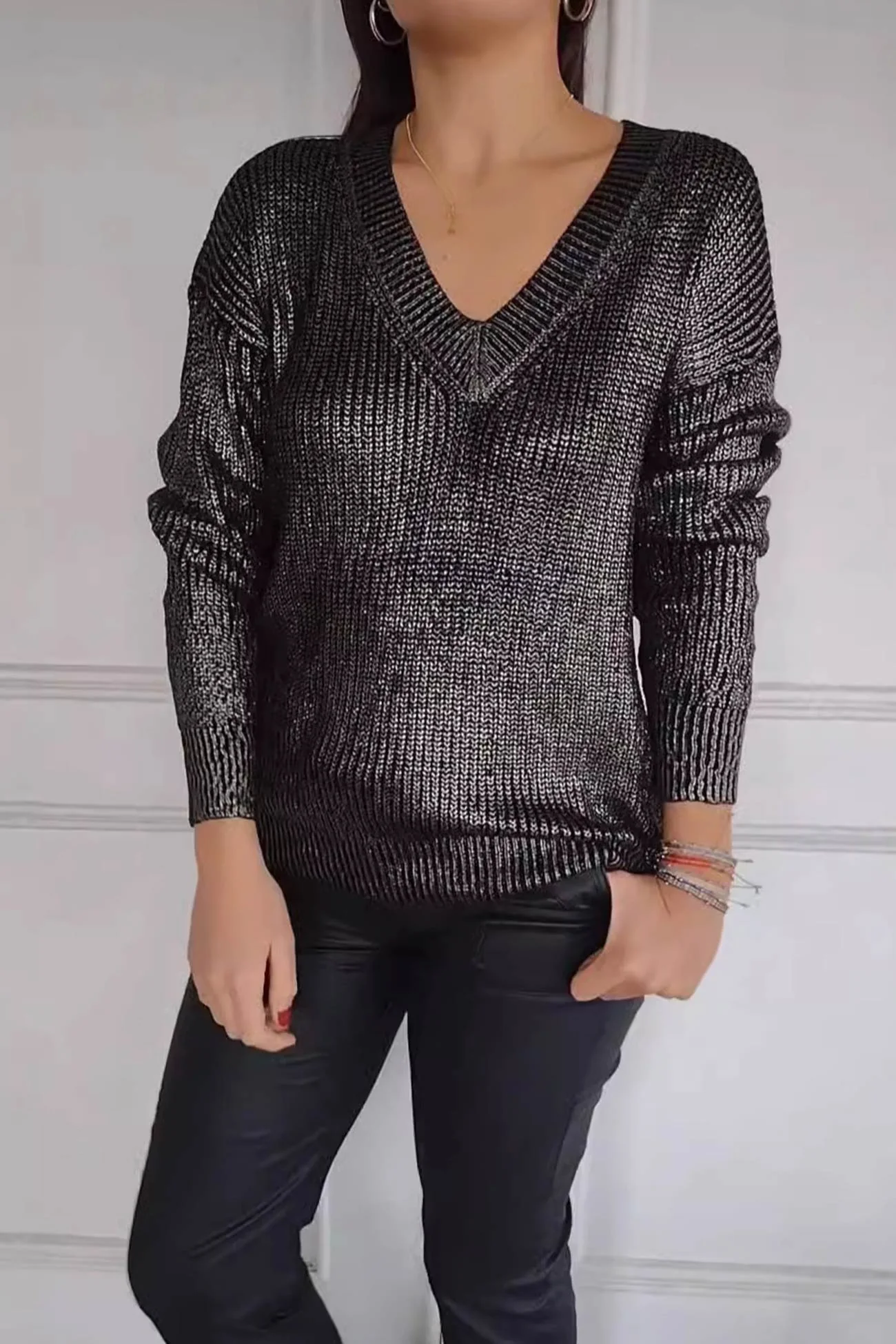 Victoria | Light silk sweater with V-neck - Image 3