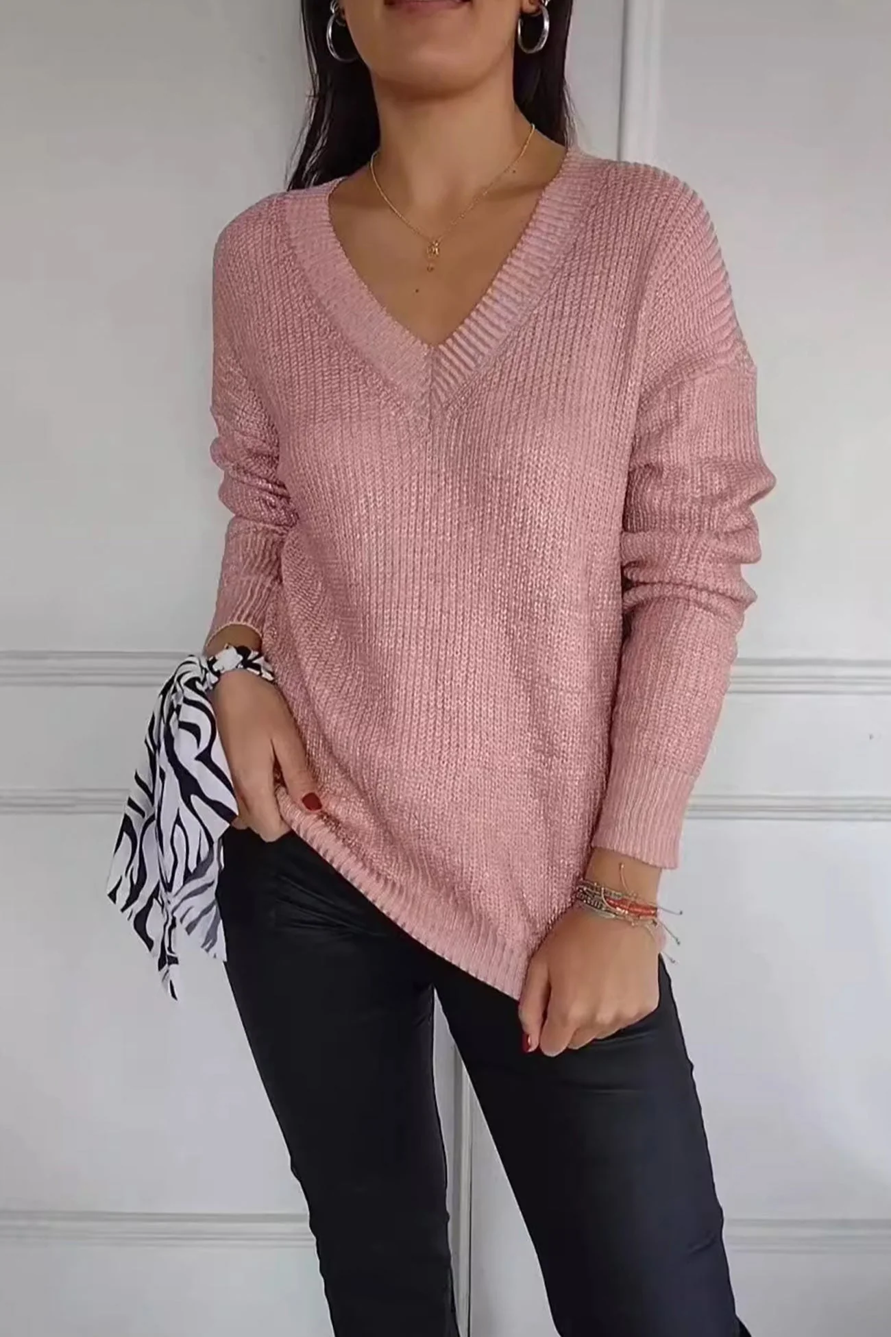 Victoria | Light silk sweater with V-neck - Image 5