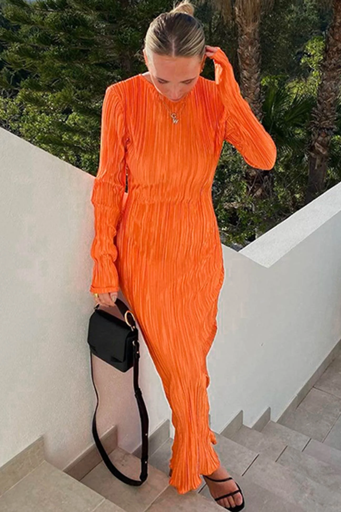 Victoria | Solid color pleated maxi dress with a crew neck