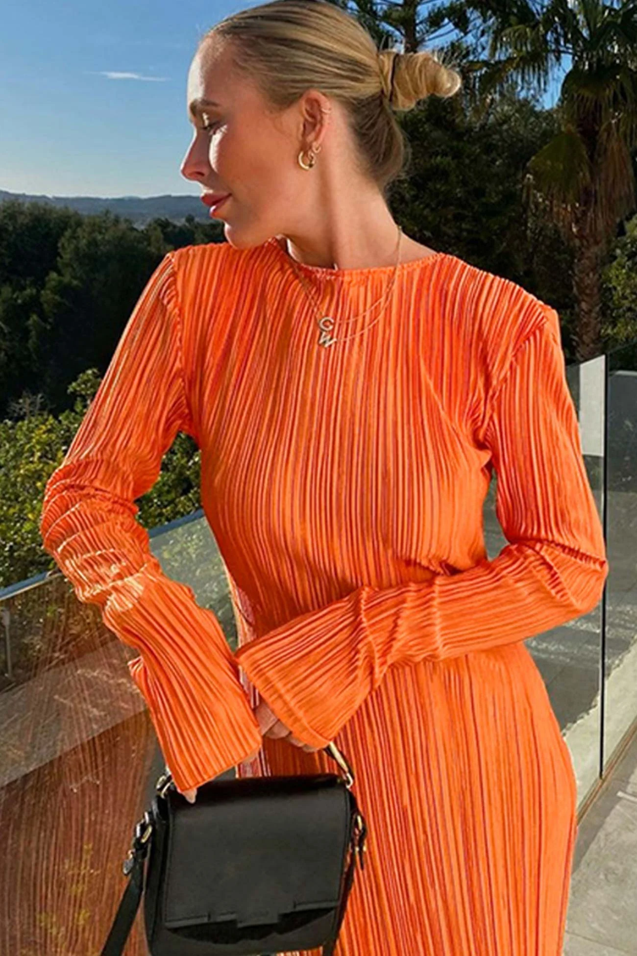 Victoria | Solid color pleated maxi dress with a crew neck - Image 3