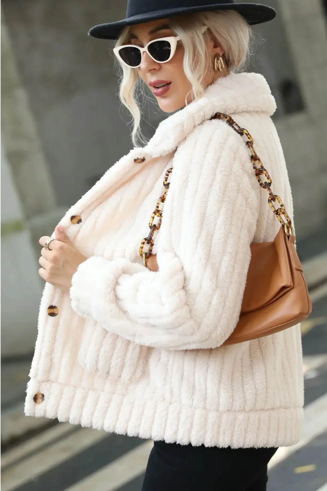 Vittoria | Chic and relaxed winter garment - Image 4