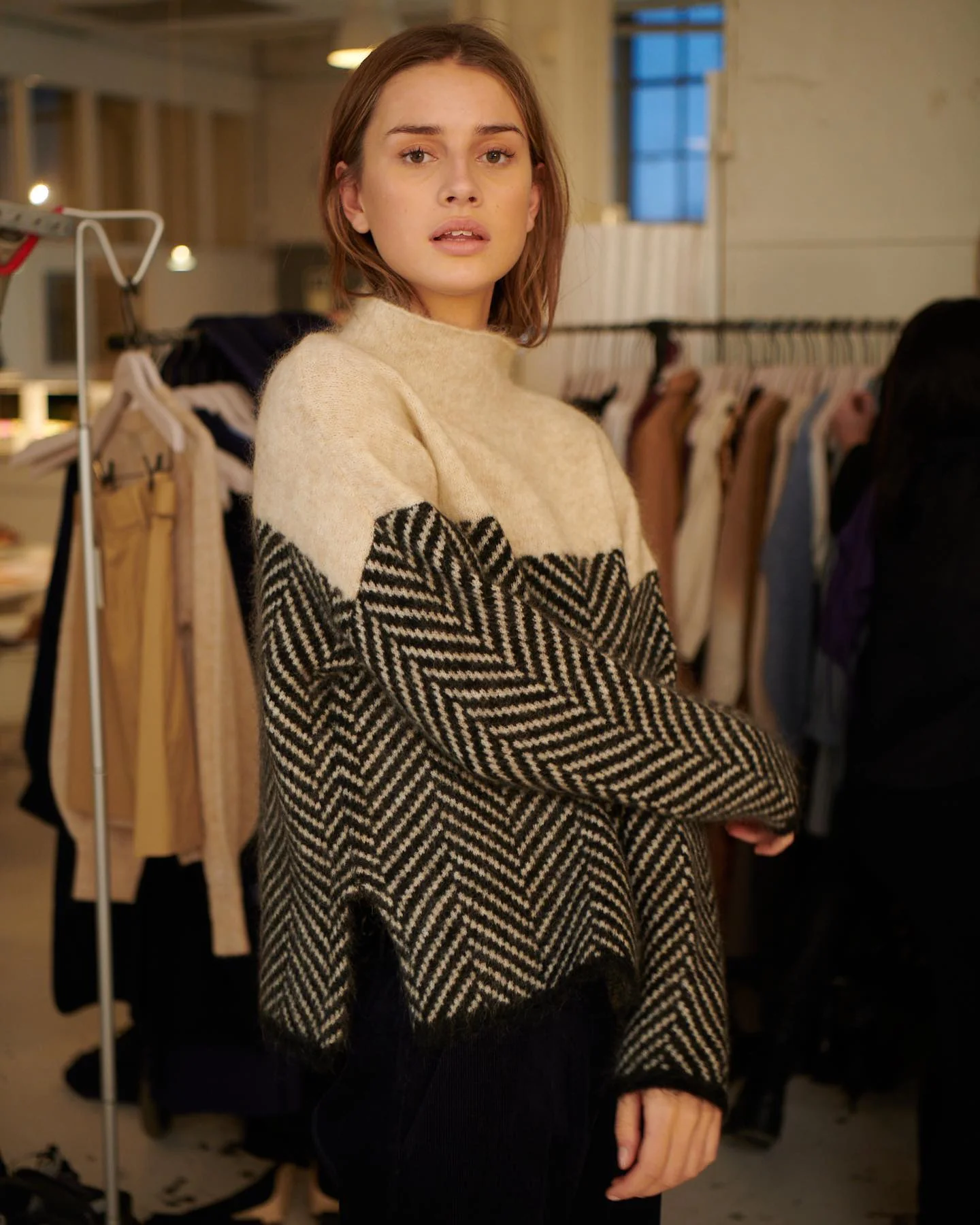 Wendy | Contrasting mesh blouse with stand-up collar