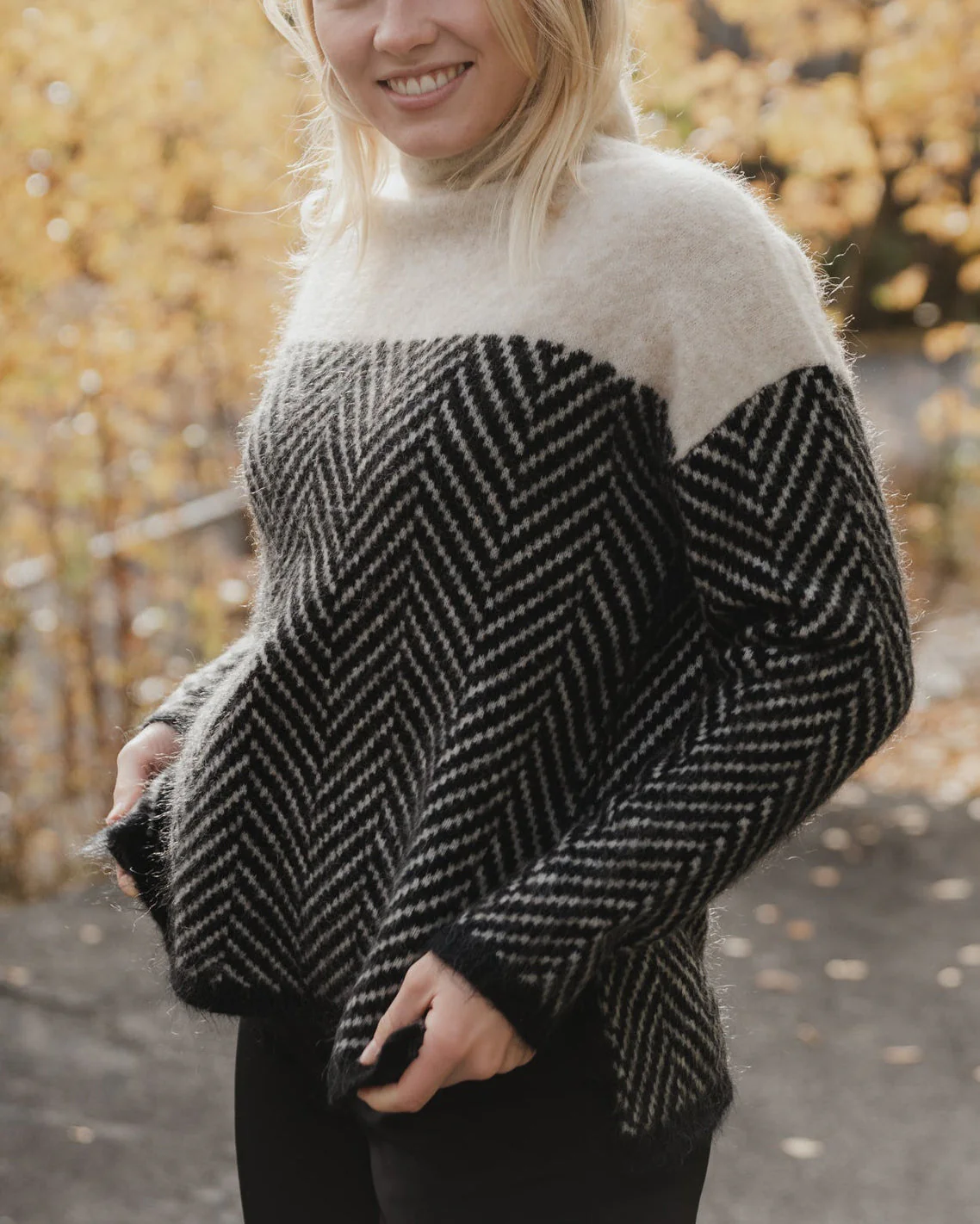 Wendy | Contrasting mesh blouse with stand-up collar - Image 4