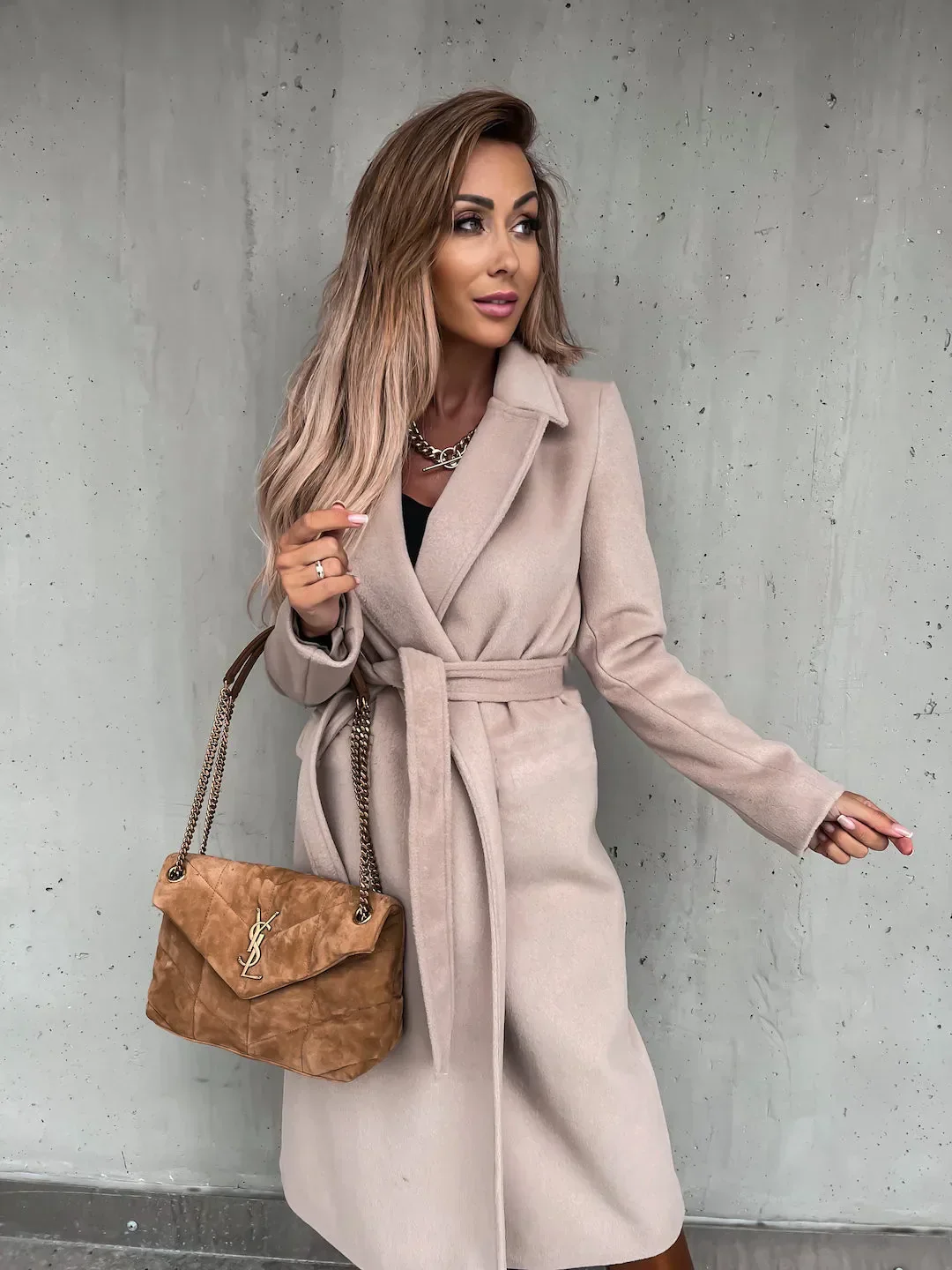 Ximena | Women's trench coat with V-neck and buttons - Image 9