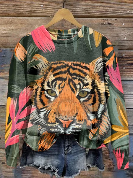 Yadira | Crew neck sweater with a wild print - Image 4