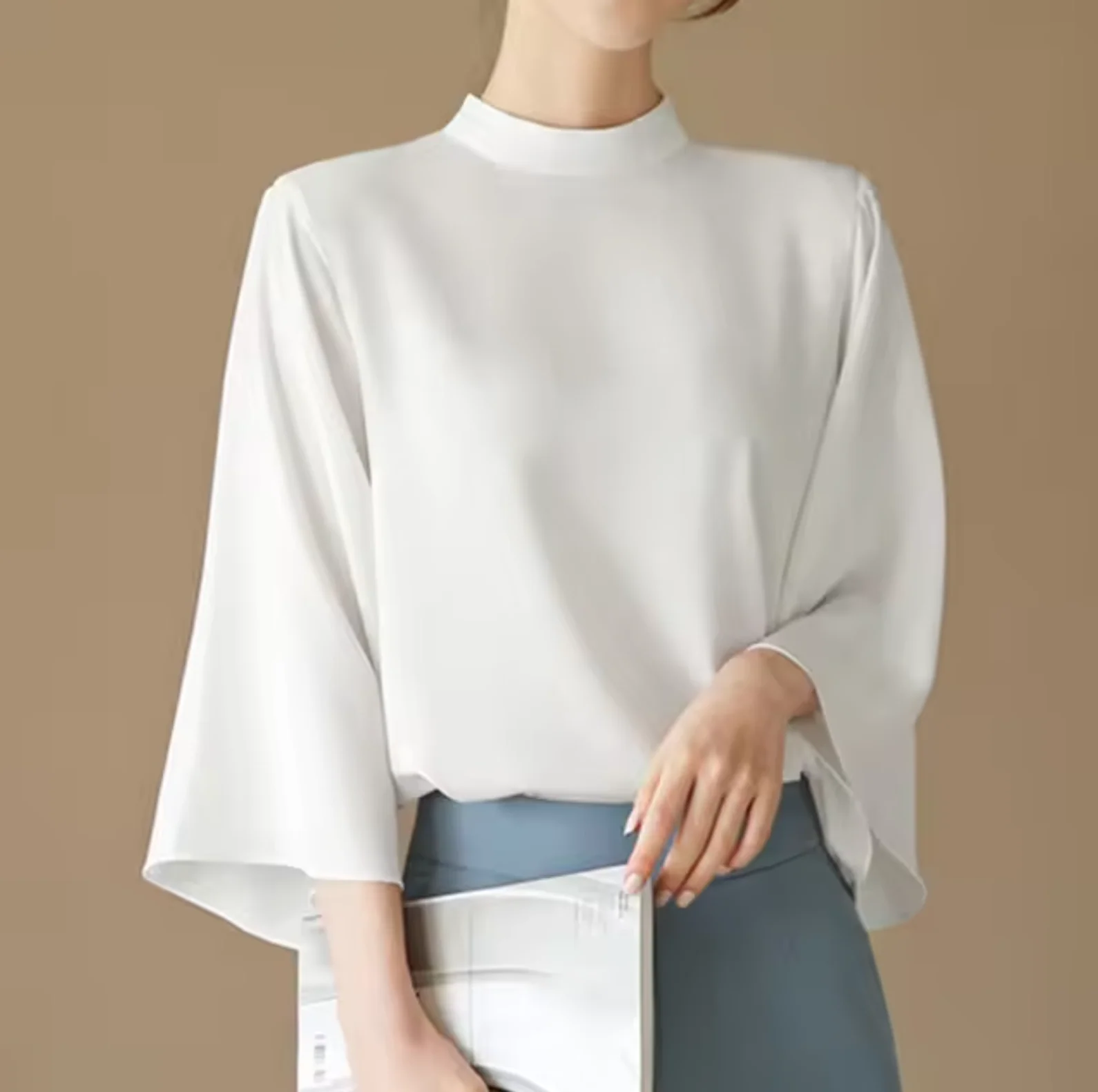 Yesenia | Blouse with bell sleeves
