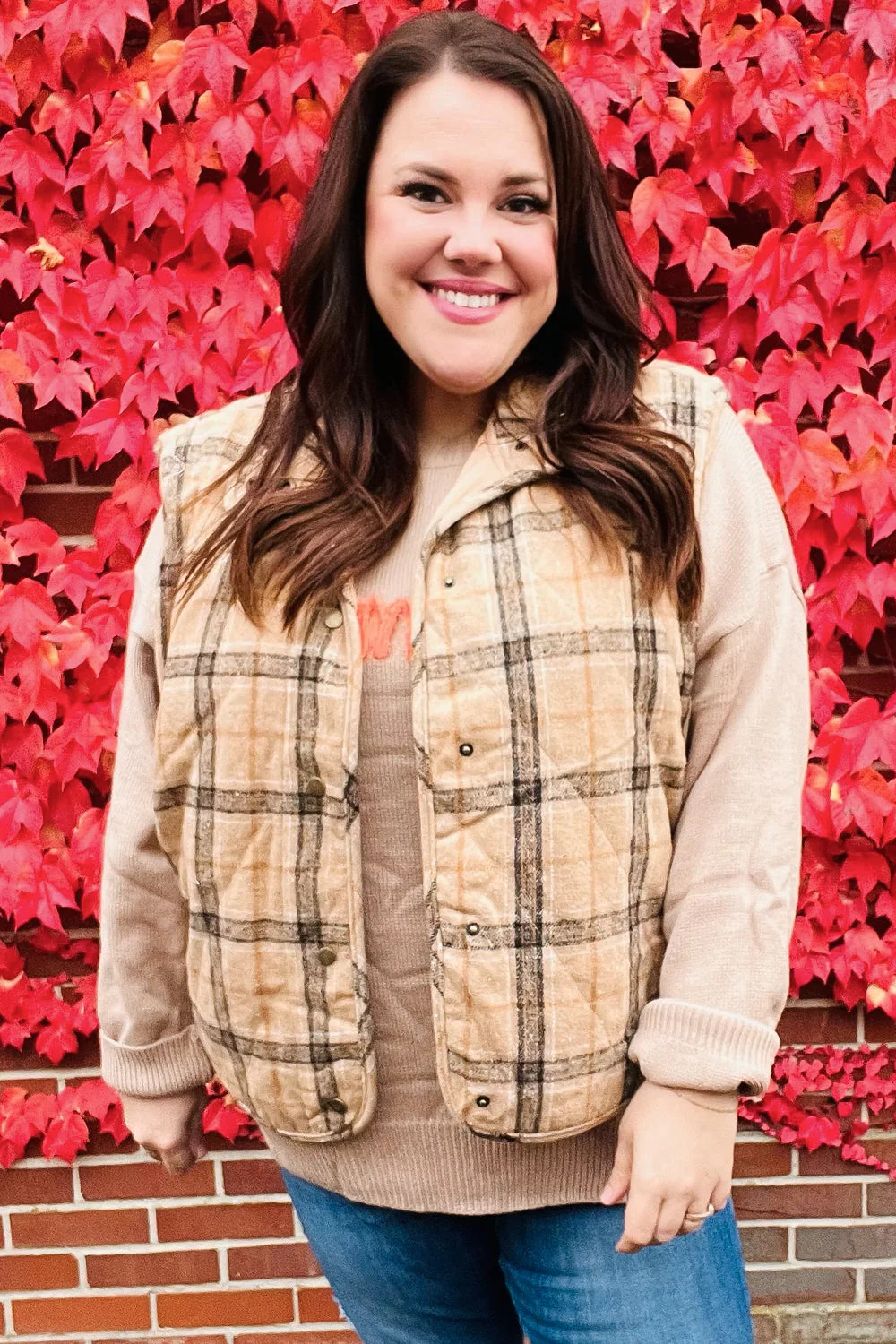Yolaina | Taupe-colored, checked, padded quilted vest with snap fasteners - Image 26