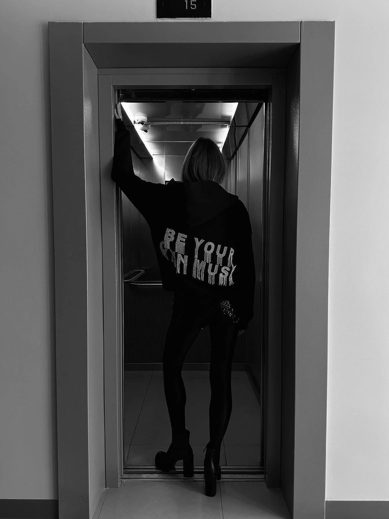 Zara | MUSE HOODED VEST - Image 3