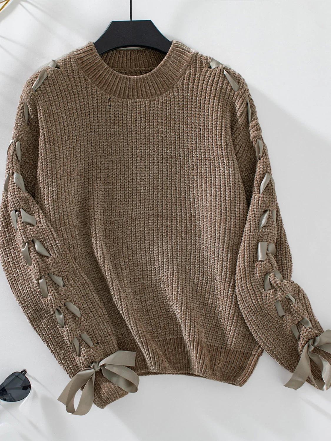 Zulema | Long-sleeved pullover with a lace-up crew neck - Image 10