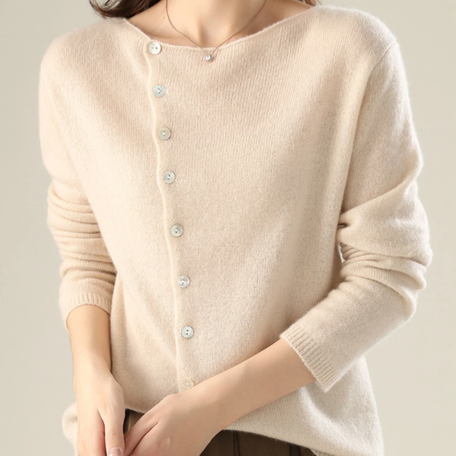 Zulema | Elegant and casual winter cardigan - Image 2